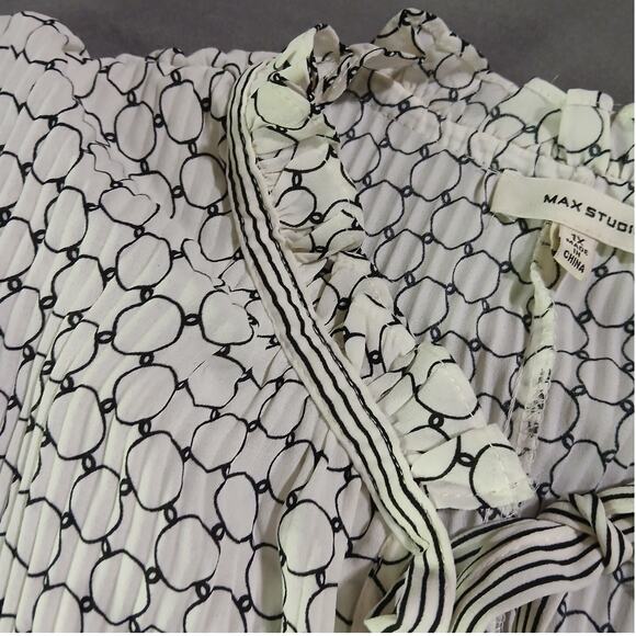 Max Studio 1X Tie-Neck Black & White Easy Care Top - Picture 5 of 14